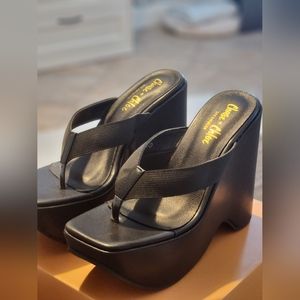 Platform sandals